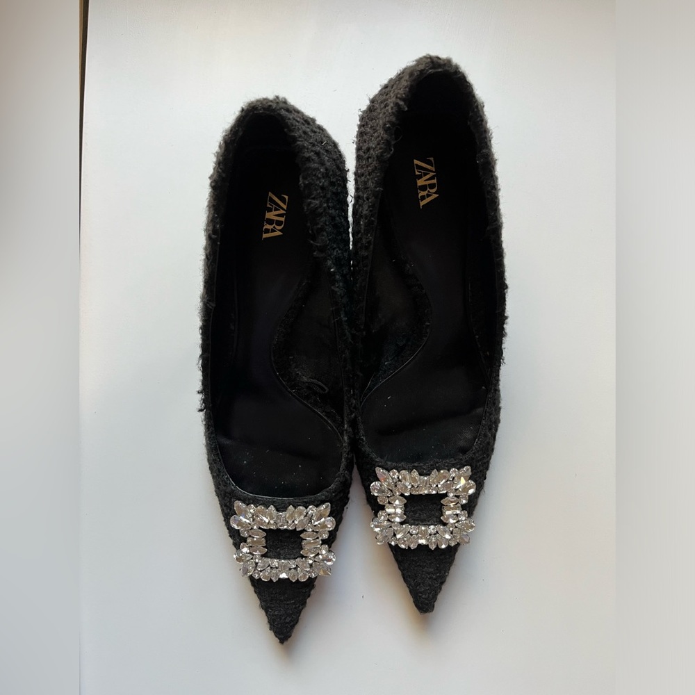 Very nice kitten heels, fabric and jewelry